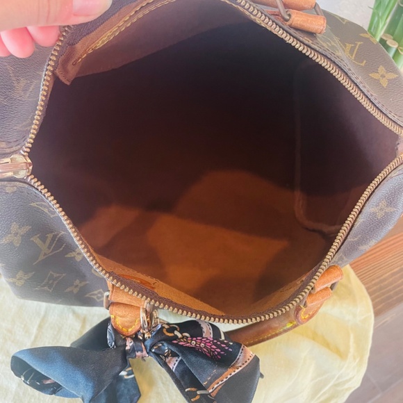 Louis Vuitton Monogram Vintage Speedy 30 w/ LV Lock & Key and Dust Bag - Picture 11 of 16